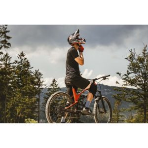 Nuokalnės dviratininko šalmas FORCE TIGER